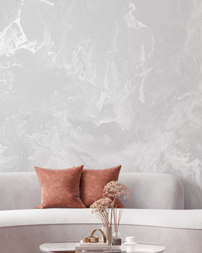 Tapet Brume, Silver Dust, cu design abstract în nuanțe de gri și argintiu, perfect pentru living, dormitor sau hol.