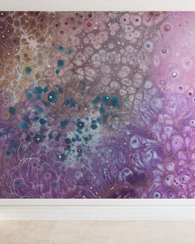 Tapet abstract Aura Cosmogony cu nuanțe de liliac și violet, perfect pentru a adăuga un strop de mister și farmec în orice cameră.