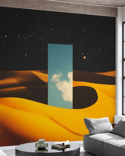 Imaginea prezintă un decor de perete Monolith II, cu un design minimalist și modern. Decorul are un fundal negru cu stele, pe care se află dune de nisip galbene și o formă geometrică albastră cu nori.