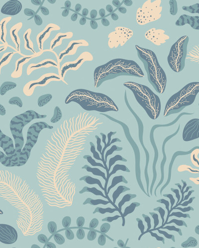 Tapet floral Sonja Blue cu un design delicat in nuante de albastru si bej.
