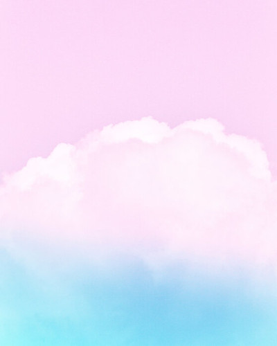 Wallpaper Atmosphere Cloudiness, cu un design minimalist de nori pastelati pe un fundal de cer senin.