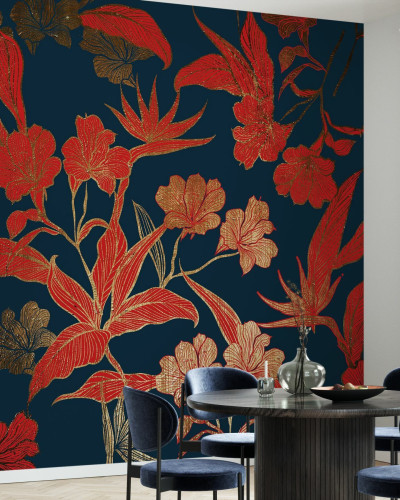 Tapet floral Paradiso, Dark cu flori rosii si frunze aurii pe un fundal albastru inchis.