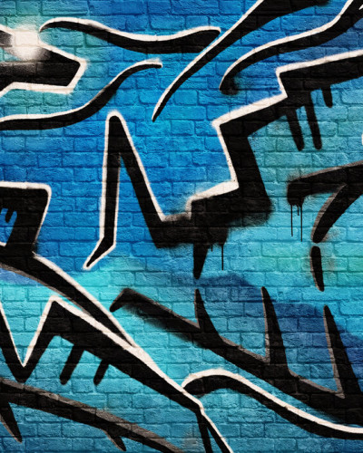 Fototapet cu graffiti albastre și negre pe zid de cărămidă