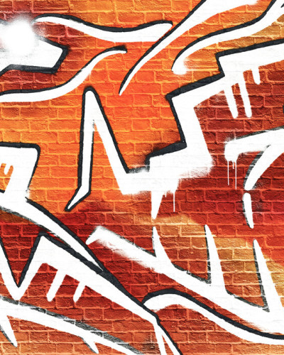 Fototapet cu graffiti portocaliu pe zid de cărămidă