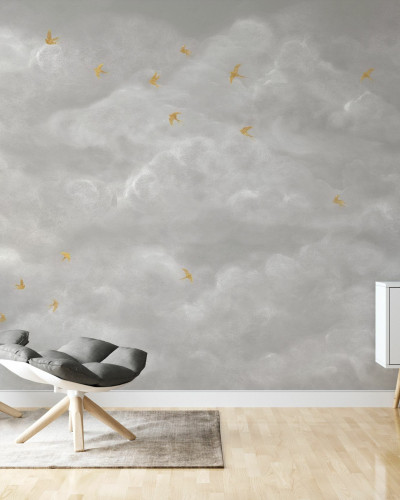 Tapet cu nori pufoși și rândunele galbene, bej, cu un design minimalist și elegant. Perfect pentru living, dormitor sau birou.