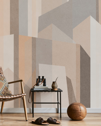 Tapet geometric City Forms III cu nuante calde de bej si gri, aplicat intr-un living cu mobilier modern.