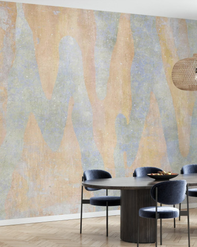 Aracio II - Tapet decorativ cu un design minimalist si culori calde, in living, in spatele unei mese de dining.