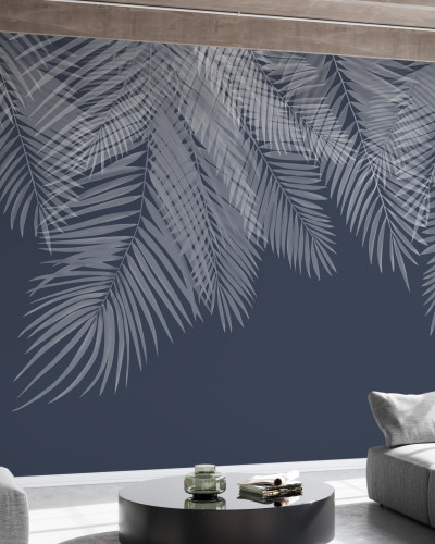 Tapet cu frunze de palmier alb pe fond albastru, perfect pentru decorarea livingului, dormitorului sau a altor încăperi.