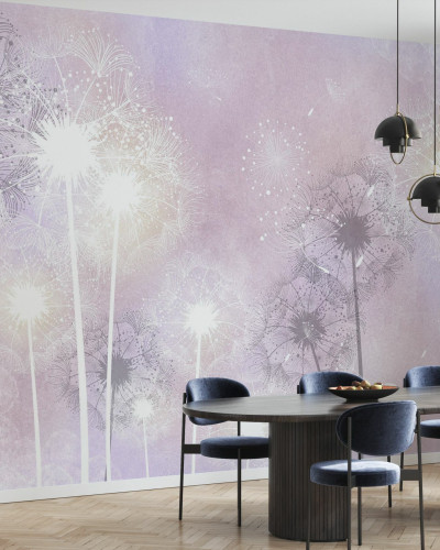 Tapet cu model de păpădie Dandelion Sky III, pe un perete din camera de dining, cu o masă și scaune din lemn, lângă o canapea albă și o fereastră cu perdea albă