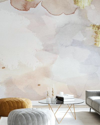 Fototapet abstract în nuanțe de indigo, roz blush și auriu, aplicat într-un living modern.
