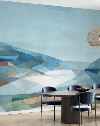 Tapet Geometric Mountain cu design modern, tonuri de albastru deschis și verde, perfect pentru sufragerie, dormitor sau birou.
