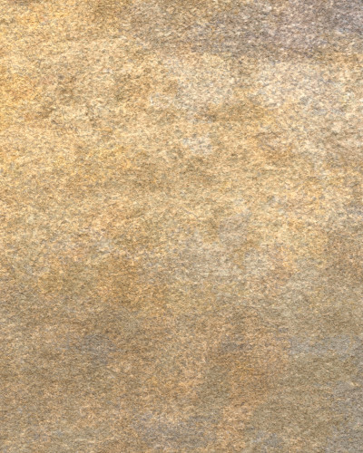 Tapet cu design inspirat de patina naturală a metalului, cu nuanțe calde și textură fină.