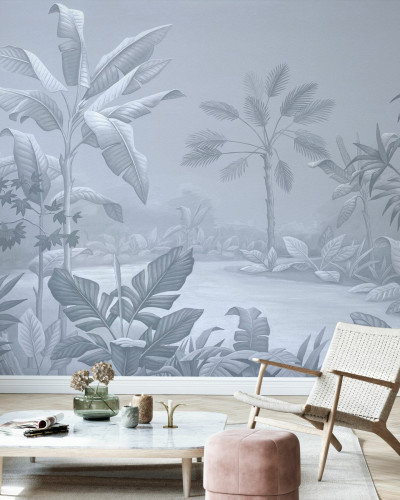 Promised Land, Soft Blue, un Promised Land, Soft Blue  cu design tropical delicat și un ton de albastru estompat, perfect pentru a crea o atmosferă calmă și relaxantă în orice cameră.