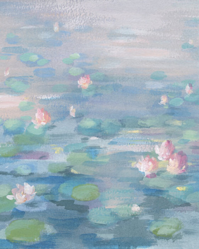 Tapet cu design floral elegant, cu nuferi roz și frunze verzi pe un fond bleu pastelat.