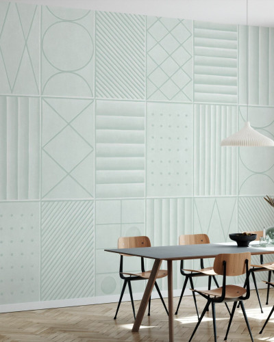 Wallpaper cu forme geometrice simple, in nuante de verde mentă, aplicat pe un perete din bucatarie