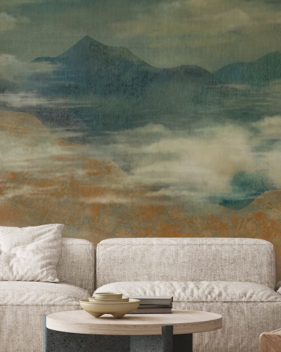 Tapet cu design minimalist, Elevation Landscape, Ochra. Imaginea prezintă un tapet cu un peisaj montan, cu nuanțe de verde și ocru, perfect pentru a crea o atmosferă relaxantă și modernă.