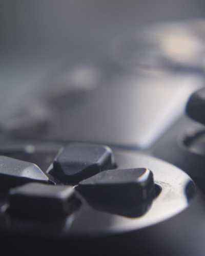 Tapet Joystick Close Up - design modern minimalist, accent pe detaliile jocurilor video.