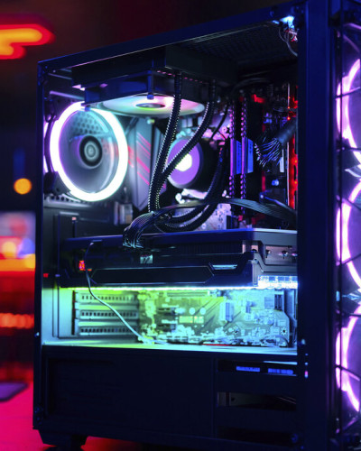 Wallpaper High End Gaming Computer cu lumini neon vibrante