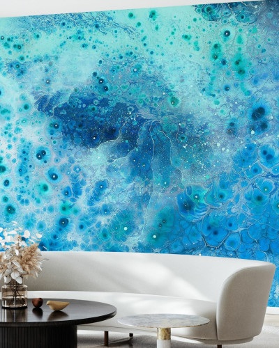 Aura Super Nova, un tapet cu o nuanță de albastru abstract, vibrant și luminos, perfect pentru a crea o oază de calm în spațiul dumneavoastră.