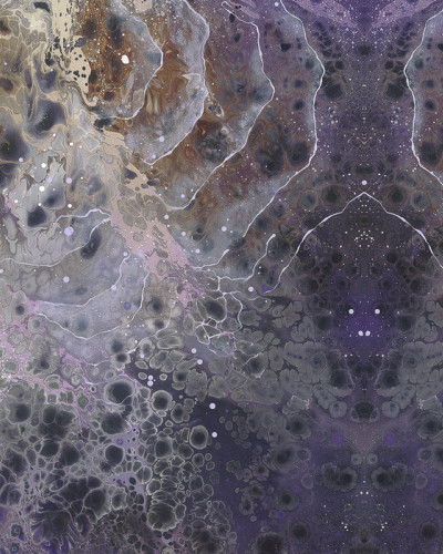 Wallpaper abstract cu nuanțe de mov, gri și maro cu aspect marmoreu.