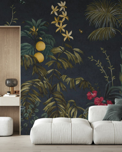 Fototapet cu design tropical, frunze și flori pe fundal închis