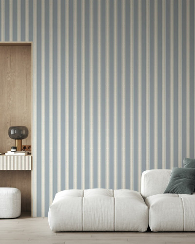 Tapet cu dungi verticale albastre într-un decor interior elegant