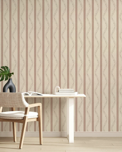 Tapet floral cu dungi roz și crem într-un interior modern