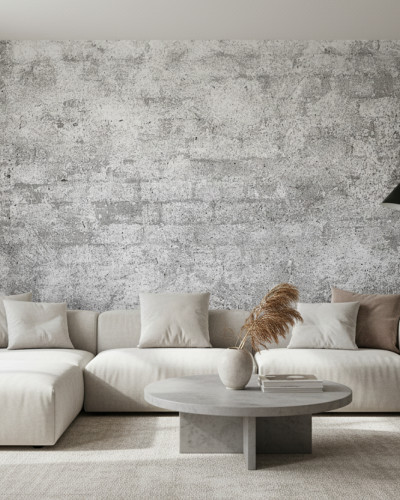 Tapet Urban Loft Brick personalizat cu aspect de cărămidă gri uzată, într-un living modern cu canapea albă, măsuță de cafea din beton și lampadar negru.