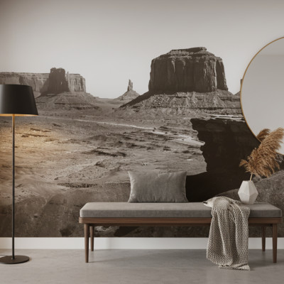 Fototapet personalizat Red Rock Vista, cu un peisaj deșertic vast, formațiuni stâncoase iconice și un cowboy călare, în tonuri sepia. Instalat într-un restaurant modern.